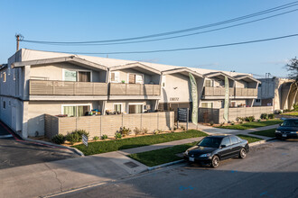 Courtyard at La Pat in Westminster, CA - Building Photo - Building Photo