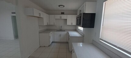 1810 S 32nd St in Fort Pierce, FL - Building Photo - Building Photo