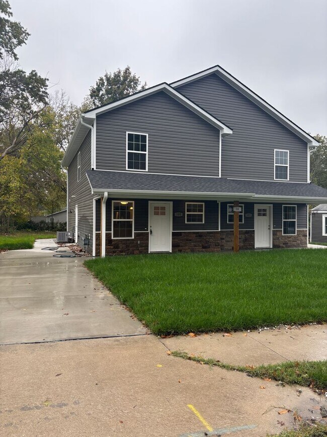 14 3rd Ave in Columbia, MO - Foto de edificio - Building Photo