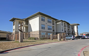 Artisan at Rush Creek in Arlington, TX - Building Photo - Building Photo