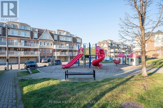 734-734 Neighbourhood Cir in Mississauga, ON - Building Photo - Building Photo