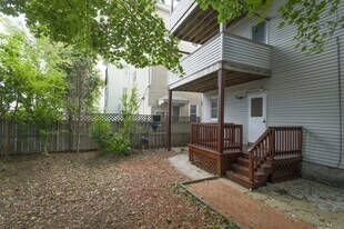 14 E Milton Rd, Unit 4A in Brookline, MA - Building Photo