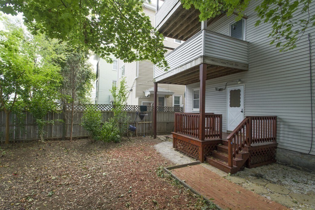 14 E Milton Rd, Unit 4A in Brookline, MA - Building Photo