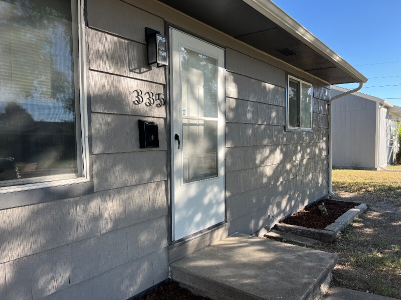 335 Valley Dr in Sterling, CO - Foto de edificio