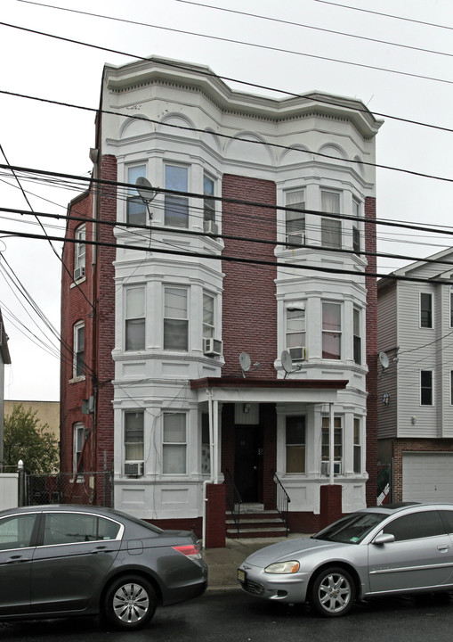 88 Hamilton Ave in Passaic, NJ - Building Photo