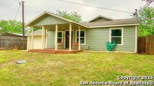 1310 S 4th St in Floresville, TX - Building Photo - Building Photo