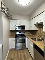 1113 Vincent Rd, Unit Apt B in Warrington, PA - Building Photo