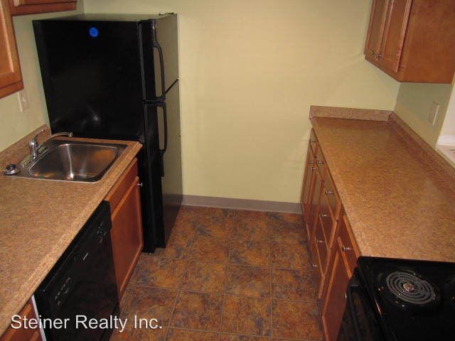 558 S Trenton Ave in Pittsburgh, PA - Foto de edificio - Building Photo