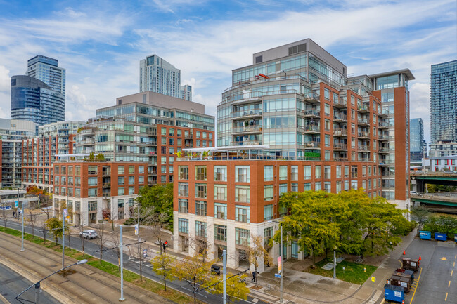 500 Queens Quay Blvd W in Toronto, ON - Building Photo - Building Photo