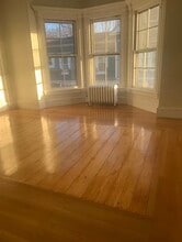 91 Walnut St, Unit 2 in Clinton, MA - Foto de edificio - Building Photo