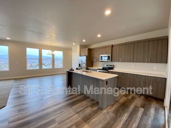 property at 438 N Stone Mountain Dr