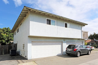 7132 Heil Ave in Huntington Beach, CA - Building Photo - Building Photo