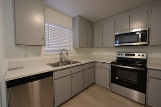 761 Almond St in Yuba City, CA - Building Photo - Building Photo