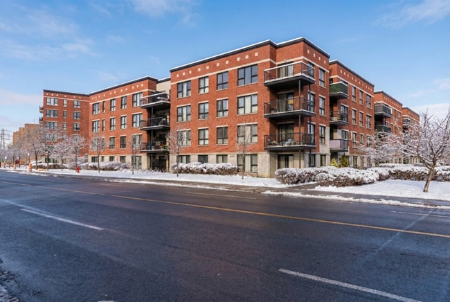 property at 2555 Rue Grenet