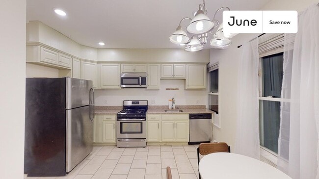 21 Rossmore St in Somerville, MA - Foto de edificio - Building Photo