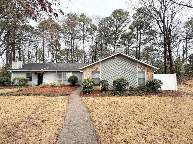 1050 Mathews Ct in Smyrna, GA - Foto de edificio - Building Photo