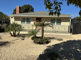 10713 Esther Ave in Los Angeles, CA - Building Photo