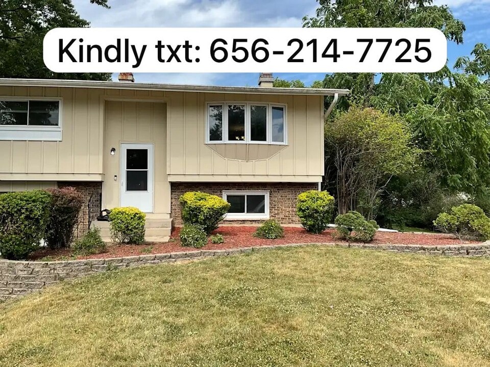 6415 Londonderry Dr in Cary, IL - Building Photo