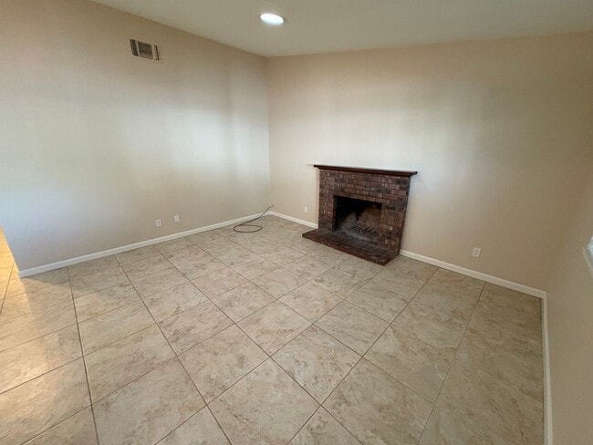 2661 Yuma Cir in Sacramento, CA - Building Photo - Building Photo