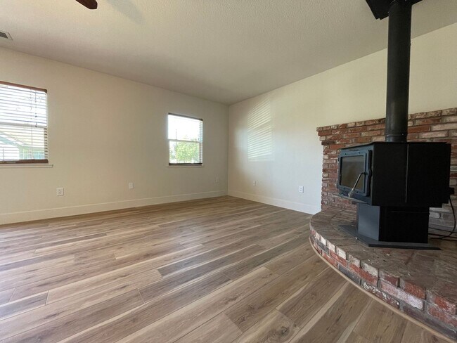 103 Donner Ave in Roseville, CA - Building Photo - Building Photo