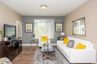 Circa 2020 in Redlands, CA - Foto de edificio - Interior Photo