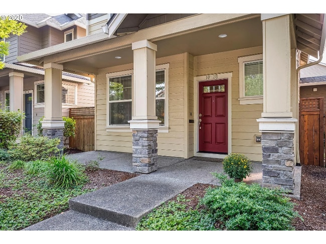 10528 NE Gateway St in Hillsboro, OR - Foto de edificio - Building Photo