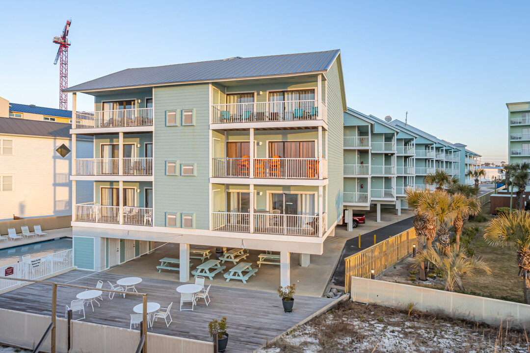 Romar Beach Condominiums in Orange Beach, AL - Foto de edificio