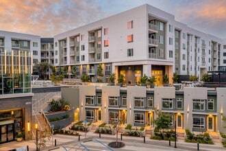 Vive Luxe in San Diego, CA - Foto de edificio - Building Photo