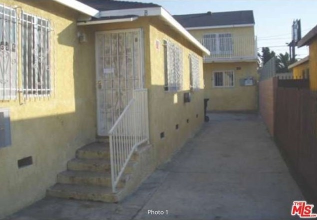 1140 W 99th St in Los Angeles, CA - Building Photo - Building Photo