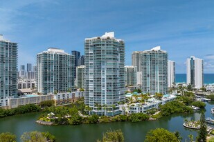 Oceania V in Sunny Isles Beach, FL - Building Photo
