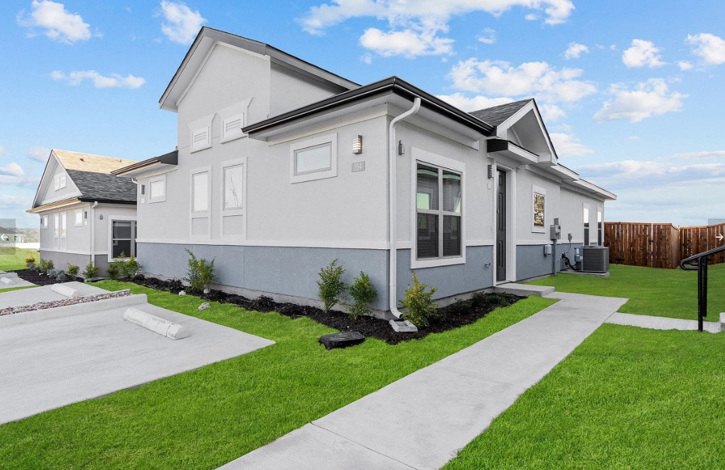 Luxe of Denton in Denton, TX - Building Photo