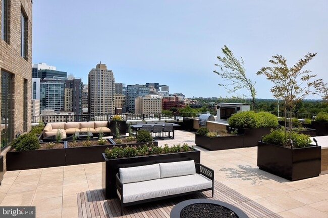 4909 Auburn Ave, Unit 1011 in Bethesda, MD - Building Photo - Building Photo