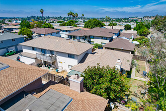 1219 Arcadia Ave in Vista, CA - Building Photo - Building Photo