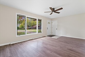 2124 Burr Oak Ln in Lindenhurst, IL - Building Photo - Building Photo