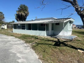 26 Circle Dr in Mount Dora, FL - Building Photo