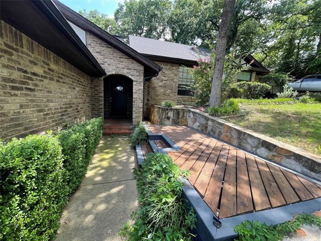 2100 Twin Elms Dr in Arlington, TX - Building Photo - Building Photo