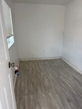 1817 N Tamiami Trl in North Fort Myers, FL - Foto de edificio - Building Photo