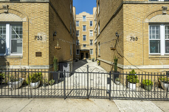 755 42nd St in Brooklyn, NY - Foto de edificio - Building Photo