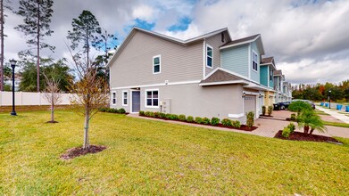 4351 Paraglider Pl in Wesley Chapel, FL - Foto de edificio - Building Photo