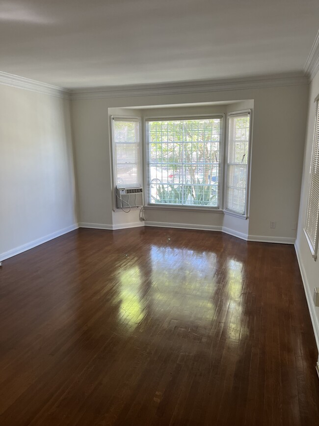 7752-7758 Rosewood Ave in Los Angeles, CA - Foto de edificio - Building Photo