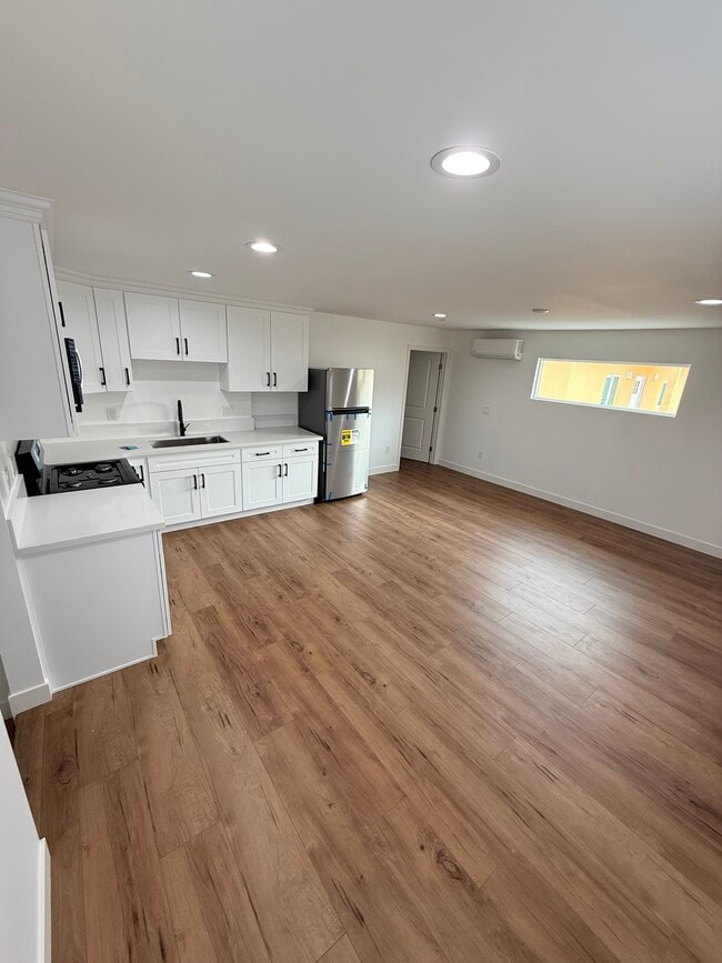 9136 Clancey Ave in Downey, CA - Building Photo - Building Photo