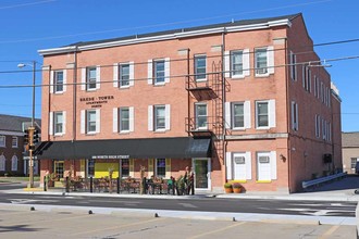 Brede Tower Apartments North in Belleville, IL - Building Photo - Building Photo