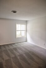 Tall Oaks Apartments in Niskayuna, NY - Building Photo - Building Photo