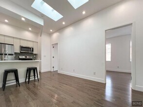 202 Greenpoint Ave in Brooklyn, NY - Building Photo - Building Photo