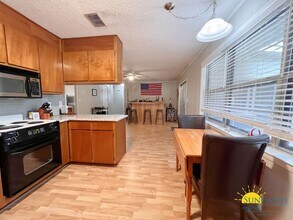6 Regency Park Dr in Mary Esther, FL - Building Photo - Building Photo