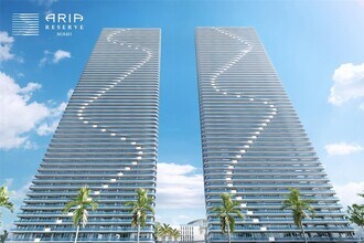 700 NE 24th St, Unit 5105 in Miami, FL - Building Photo - Building Photo