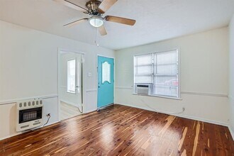 316 Plum St in Lockhart, TX - Building Photo - Building Photo