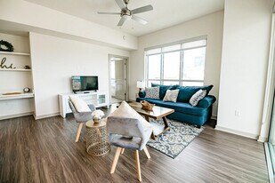 225 S Poplar St in Charlotte, NC - Building Photo