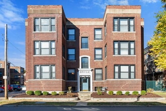 6275 Enright Ave in University City, MO - Building Photo - Building Photo