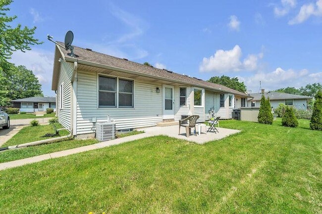 2955 Illinois St in Mount Pleasant, WI - Foto de edificio - Building Photo